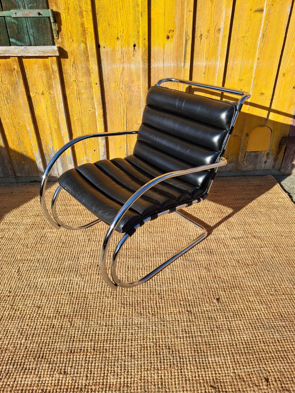 Poltrone: MR Sessel von Mies van der Rohe – Usato da Haslen AI venduto da Vintagelix