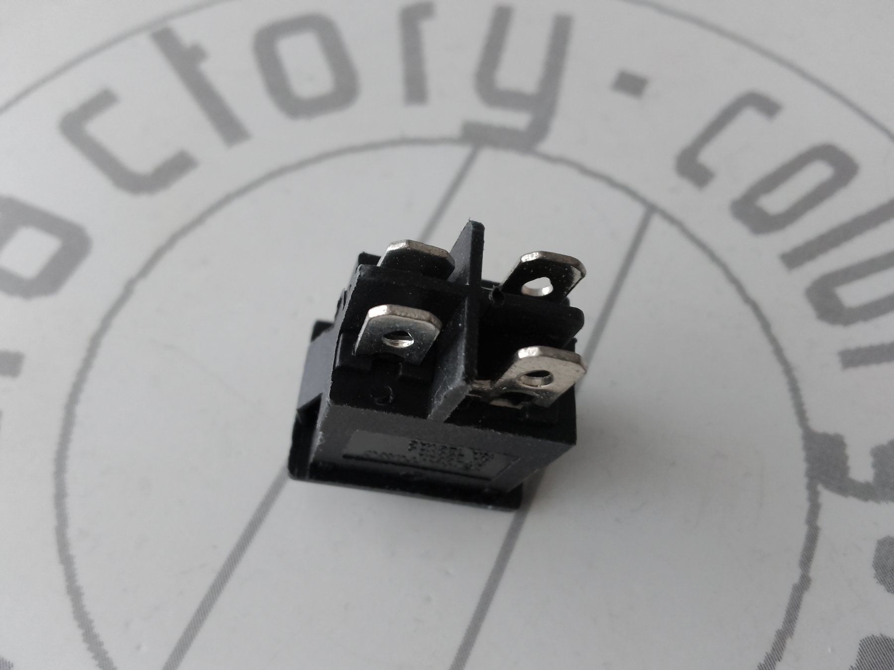 Interruttori: Wippschalter AN/AUS, schwarz, 4PIN – Nuovo (secondo la descrizione) da Luzern venduto da Salefactory 2