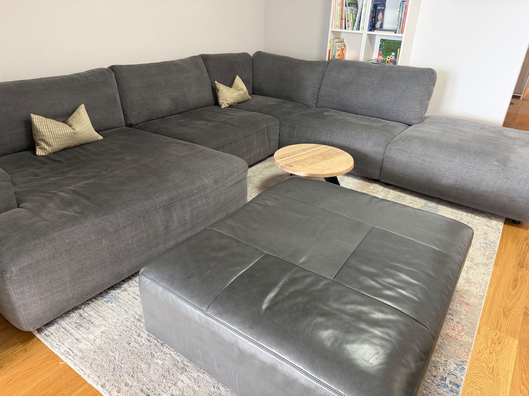 Hocker: Sitzhocker / Pouffe aus Leder grau – Gebraucht aus Horgen von NaiomiSD 8