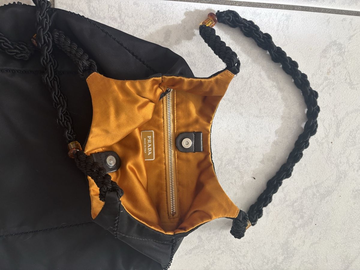 Prada Borse da donna: Prada Vintage Bag Black with Amber Beads – Usato da Basel venduto da Petersgasse 5