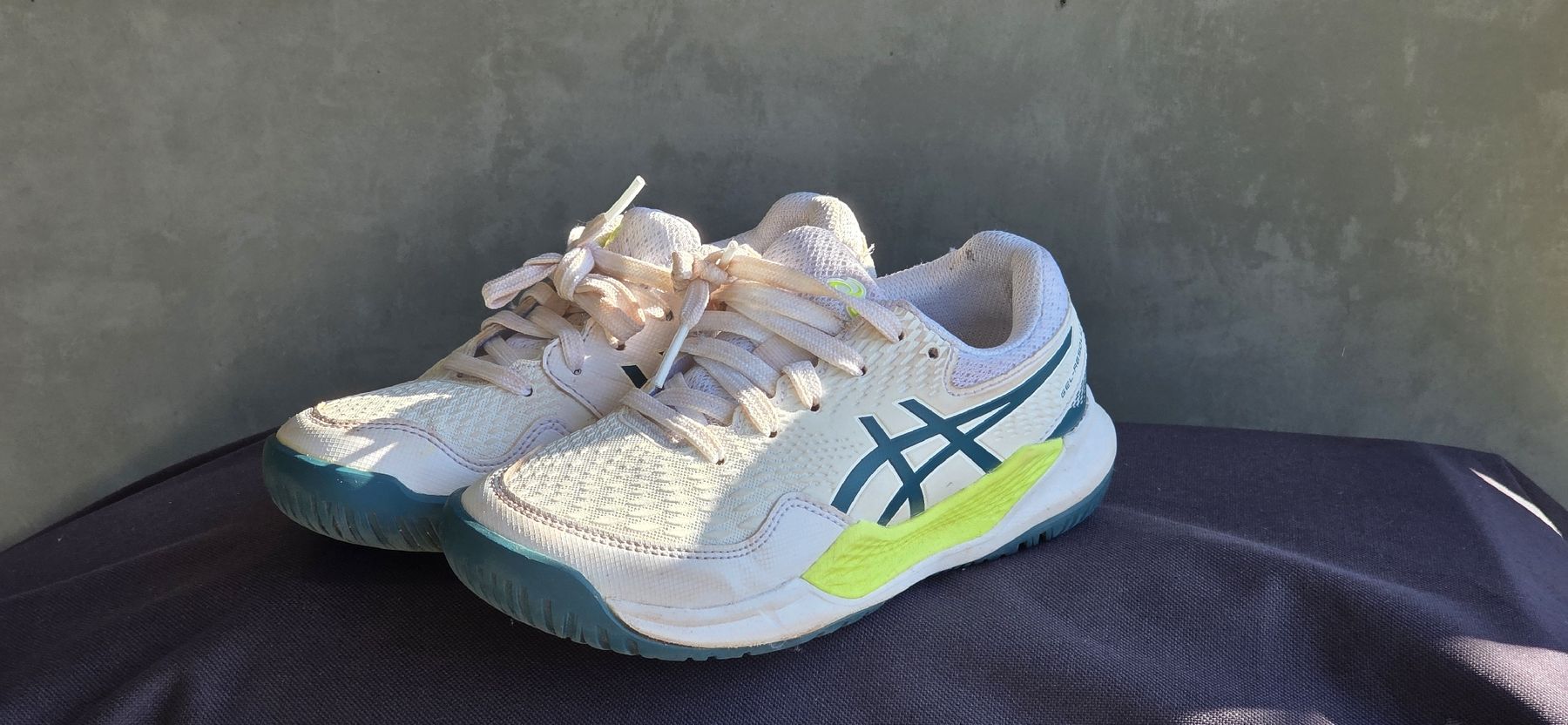 Asics Schuhe für Jungen: Asics Gel Resolution 9 Gr 33 – Gebraucht aus Stäfa von Espresso_Macchiato