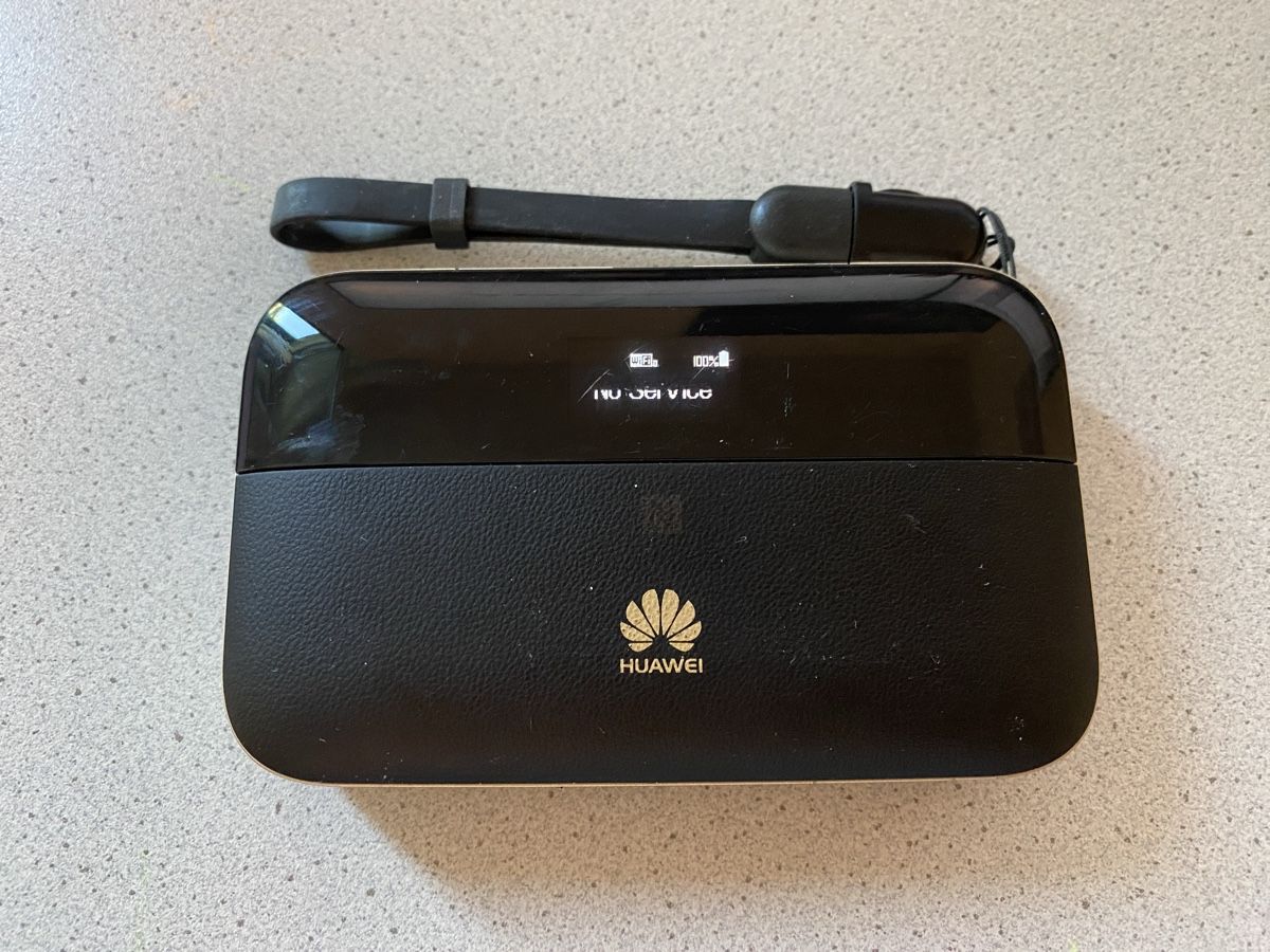 Huawei Modem & Router: Huawei Mobile Wifi CAT6 6400mAh 23Wh – Usato da Zürich venduto da jan915
