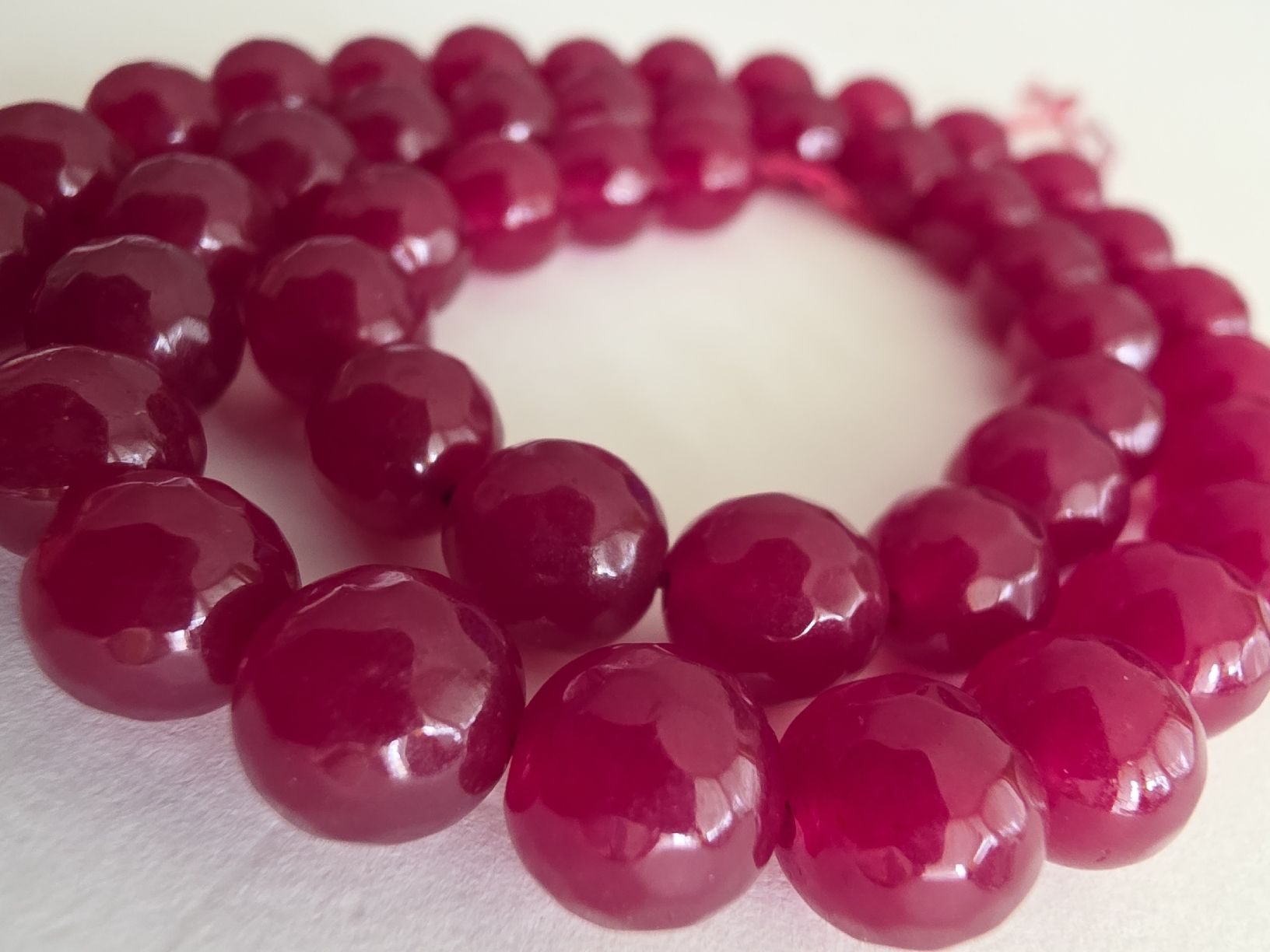 Minerali & Pietre curative: Chalcedon facettiert Rubinrot 8mm  Strang – Nuovo e nell'imballaggio originale da Menziken venduto da Mirager 2