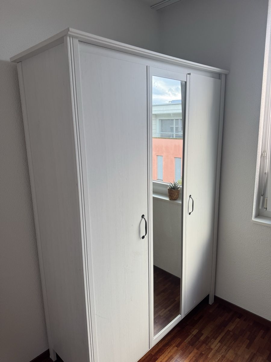 Armadi: Ikea Schrank Dreitürig – Usato da Tägerwilen venduto da Enterprise0815