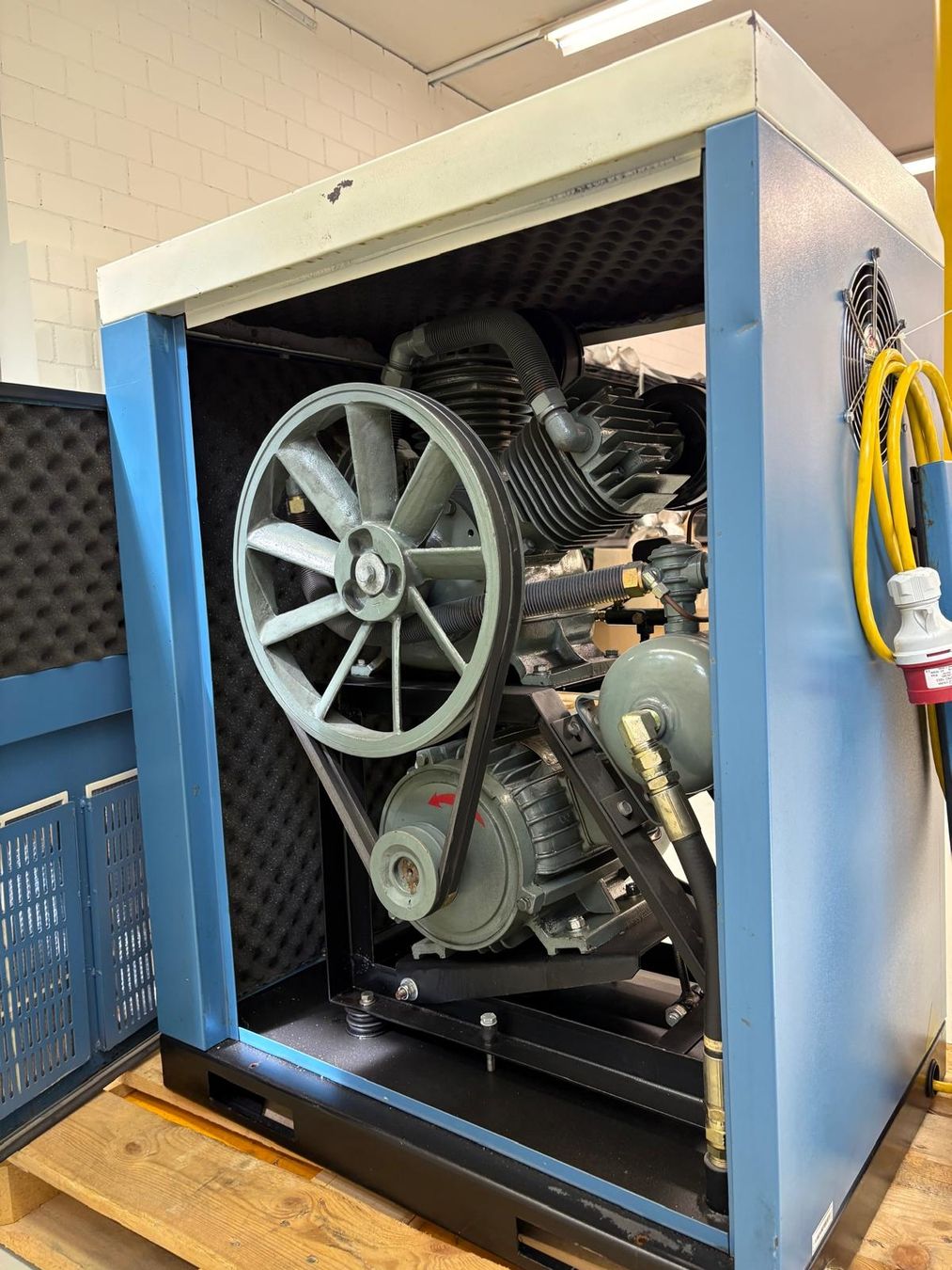 Compressori: Schallisolierter Luftdruckkompresor – Usato da Greifensee venduto da sonnenblume1981 2