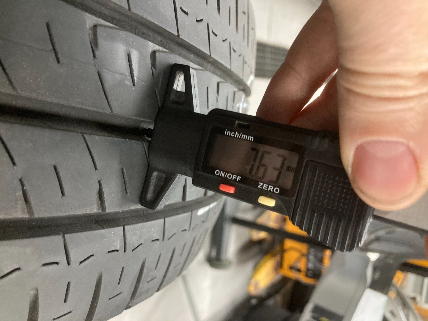 Michelin Pneus & Kompletträder: Sommerpneu  215/60R17 C Michelin – Gebraucht aus Cham von WB2223 5