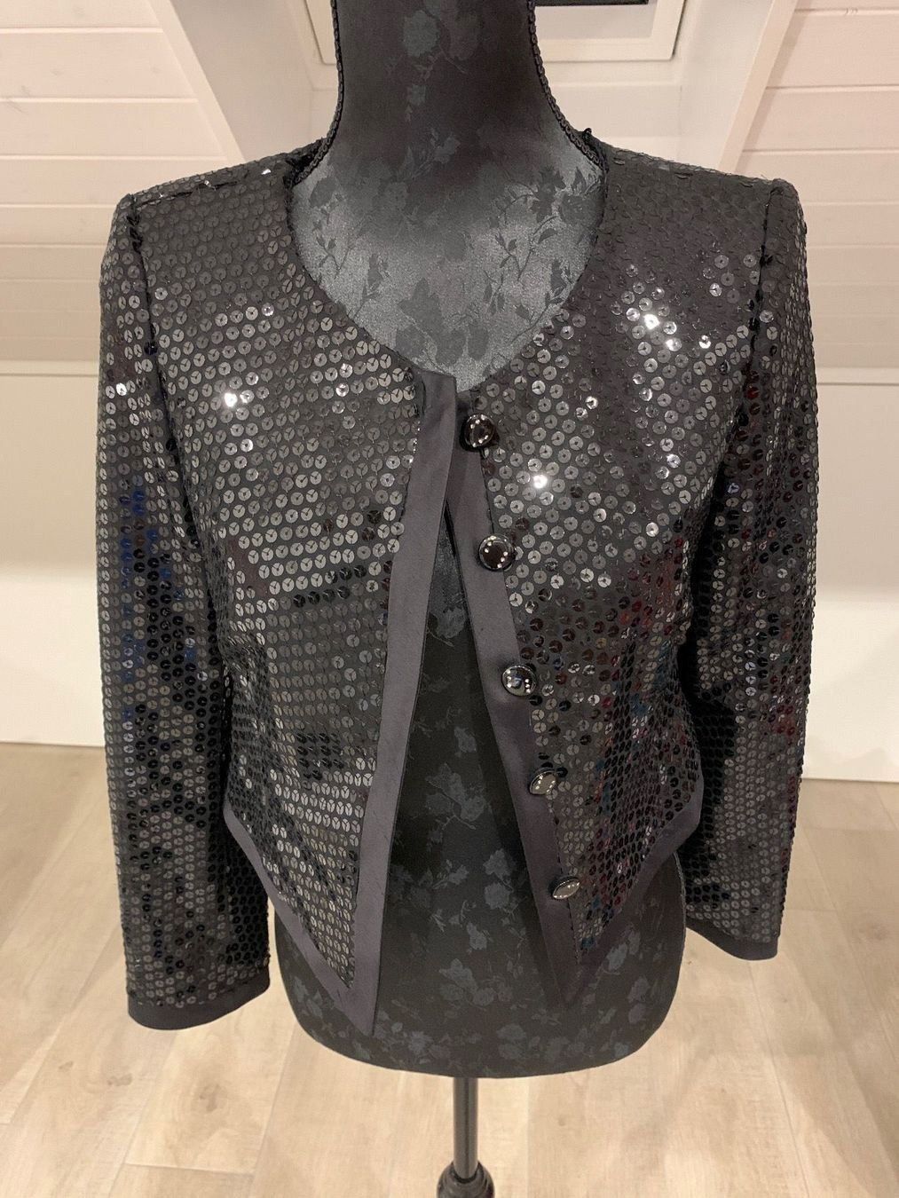 Jacken: Wuderschönes pailetten Blazer GR 36 – Neu (gemäss Beschreibung) aus Langnau am Albis von Judithsebi