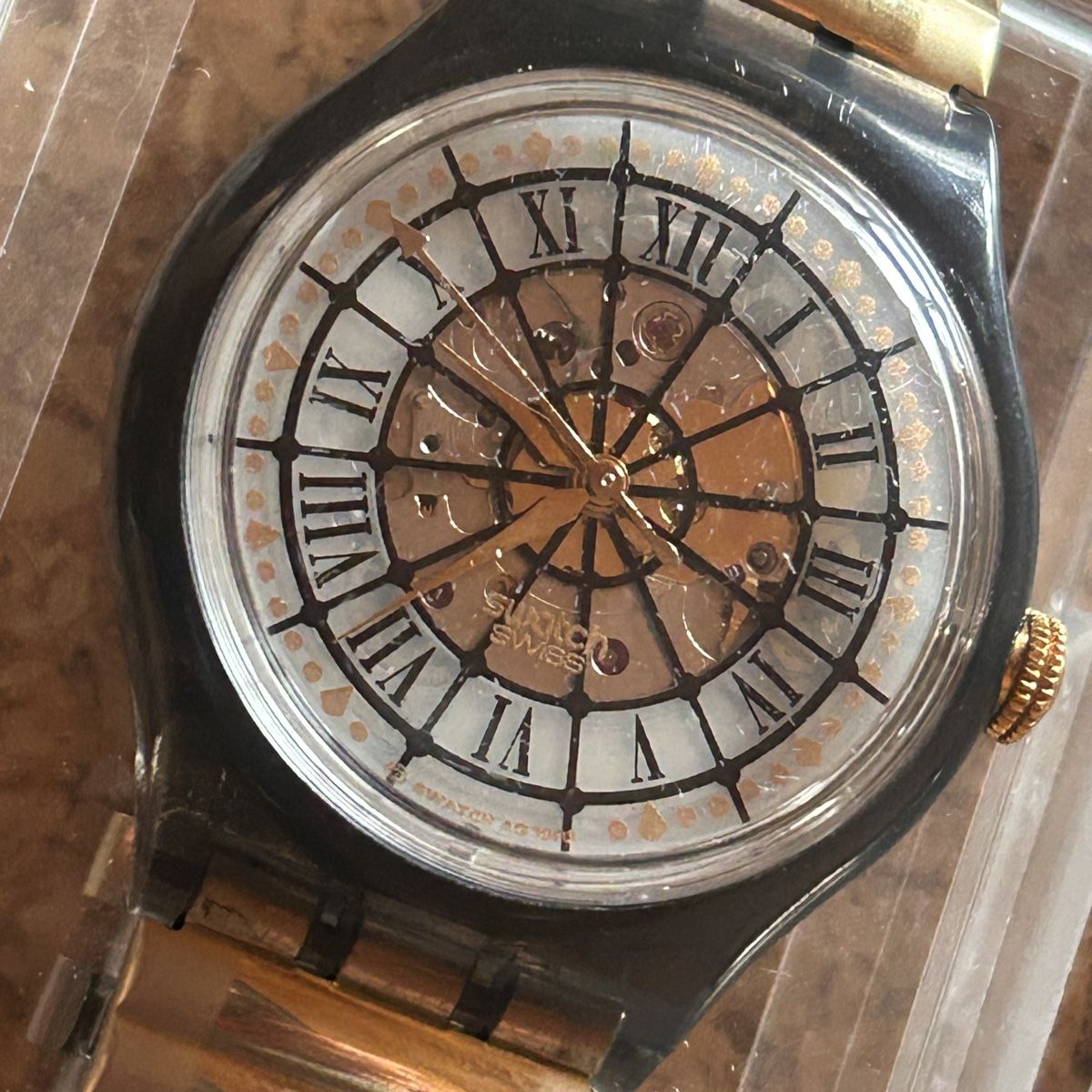 Swatch Orologi: Swatch Automatik Uhr, Gold/Schwarz – Nuovo (secondo la descrizione) da Laufen venduto da Bellavitaboom