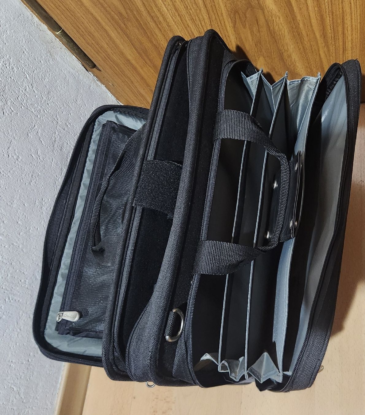 Dell Taschen: Mallette noire Dell pour ordinateur portable, plusieurs comp – Gebraucht aus Niedergösgen von Eva2410 6
