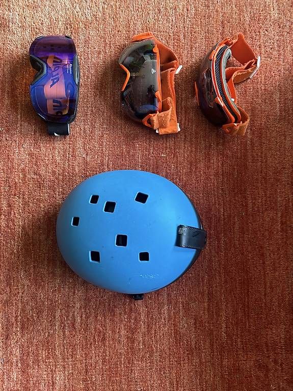 Caschi: Kinder Skibrillen und Helm  – Usato da Boll venduto da iii007