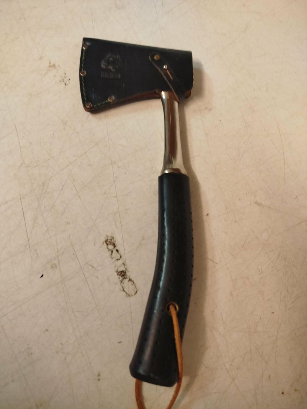 Tutti gli attrezzi: Hache forestière vintage PUMA – Usato da La Chaux-de-Fonds venduto da Emmaus2300CDF