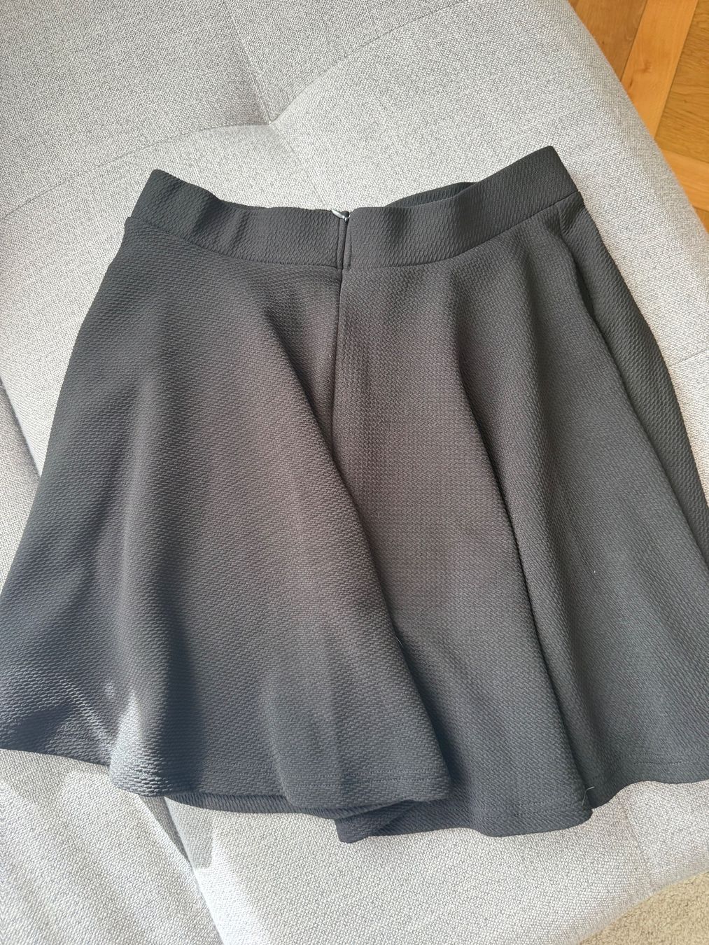 Gonne: Black Stretch Skirt – Size L – Polyester Blend – Nuovo (secondo la descrizione) da Zürich venduto da aar_9mtz 1