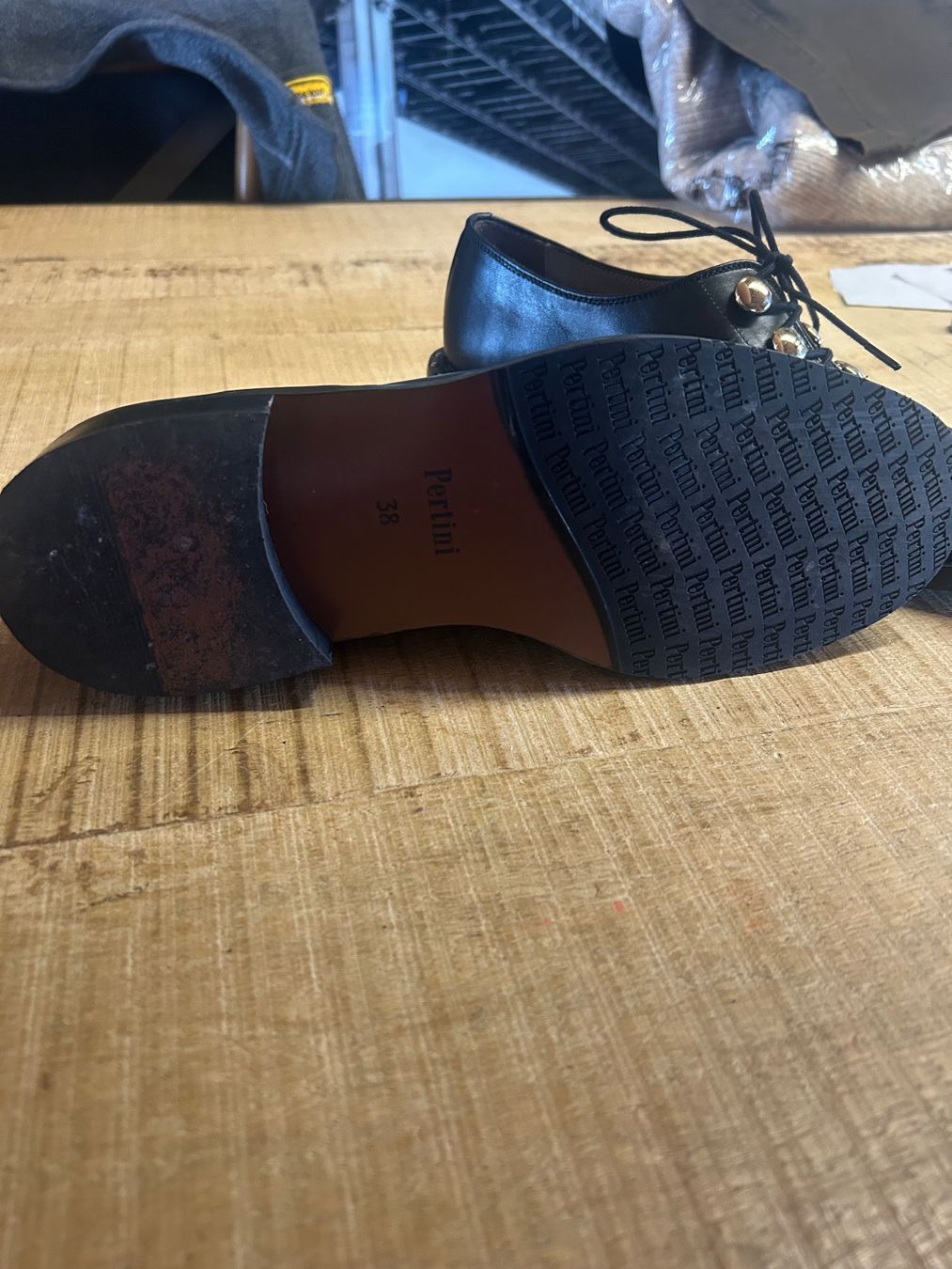 Scarpe da donna: Derbies noires – Usato da Val-d'Illiez venduto da Dombou 2