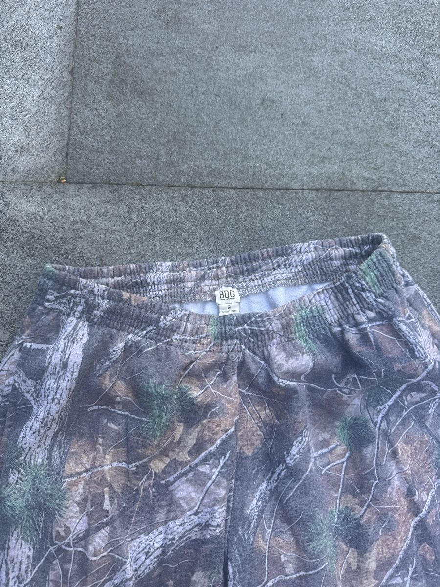 Urban Outfitters Pantaloni: BDG Joggers Camouflage Brown S – Usato da Muri b. Bern venduto da ann_g287 1