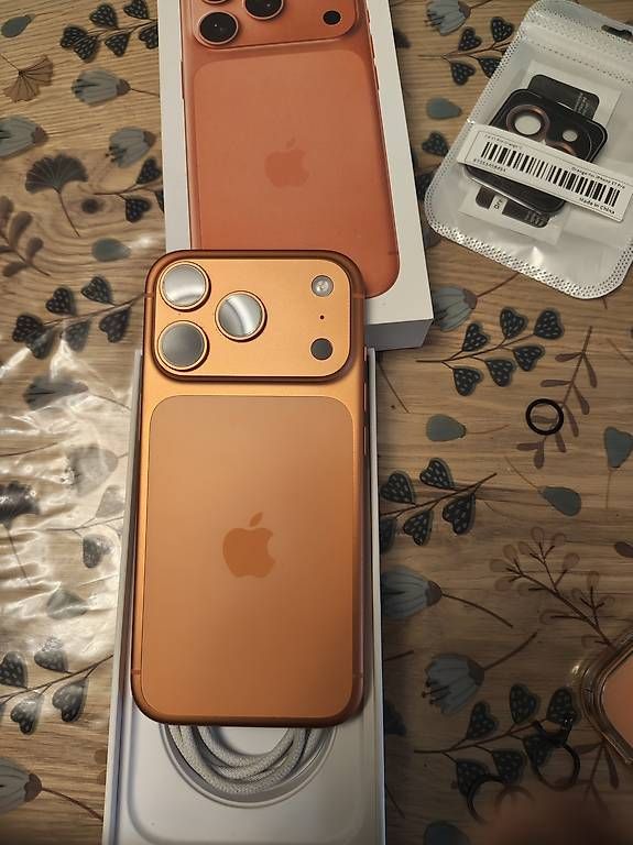Portables: iPhone 17 pro  – D'occasion à Moghegno par giancarlo89 2