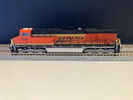 NAM9 Locomotive BNSF ES44AC - Fox Valley Models, comme neuf!