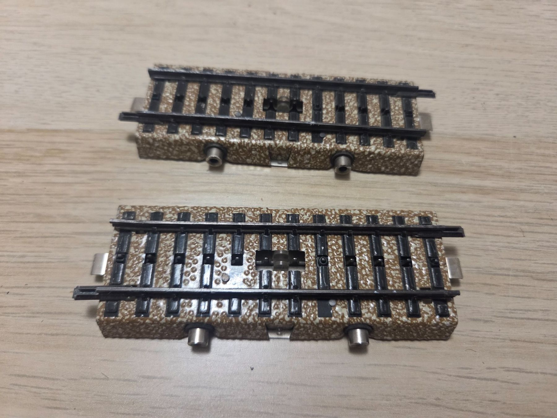 Märklin Modellini di ferrovie: Märklin 2 x 5146 Schaltgleis H0 – Usato da St-Aubin-Sauges venduto da Lo_Go
