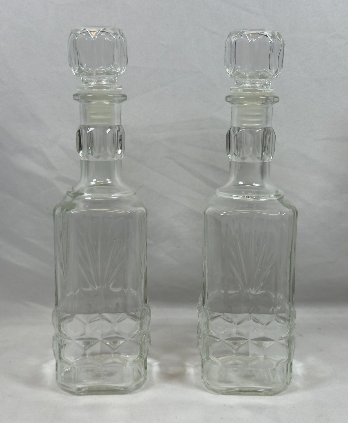 Caraffe: Paire de carafe en verre – Usato da Tramelan venduto da lolopat