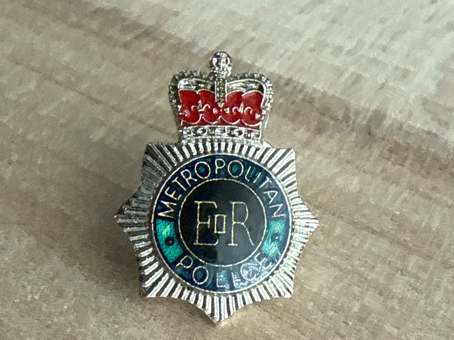 Plaquettes & Badges: Pin Metropolitan Police – D'occasion à Glattbrugg par Schweigmatt