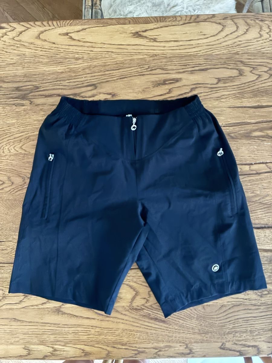 Assos Pantaloni: kurze Assos Hose – Usato da Solothurn venduto da veylo