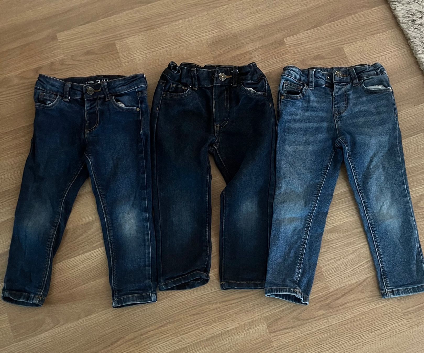 Pantalons: Kinder Hose, Größe 98 – D'occasion à Interlaken par dan_8ssh