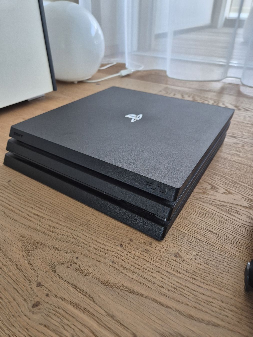 Sony Konsolen: Sony PS4 Pro 1TB Jet Black Console Mit Controller – Gebraucht aus Kloten von kevin340 1