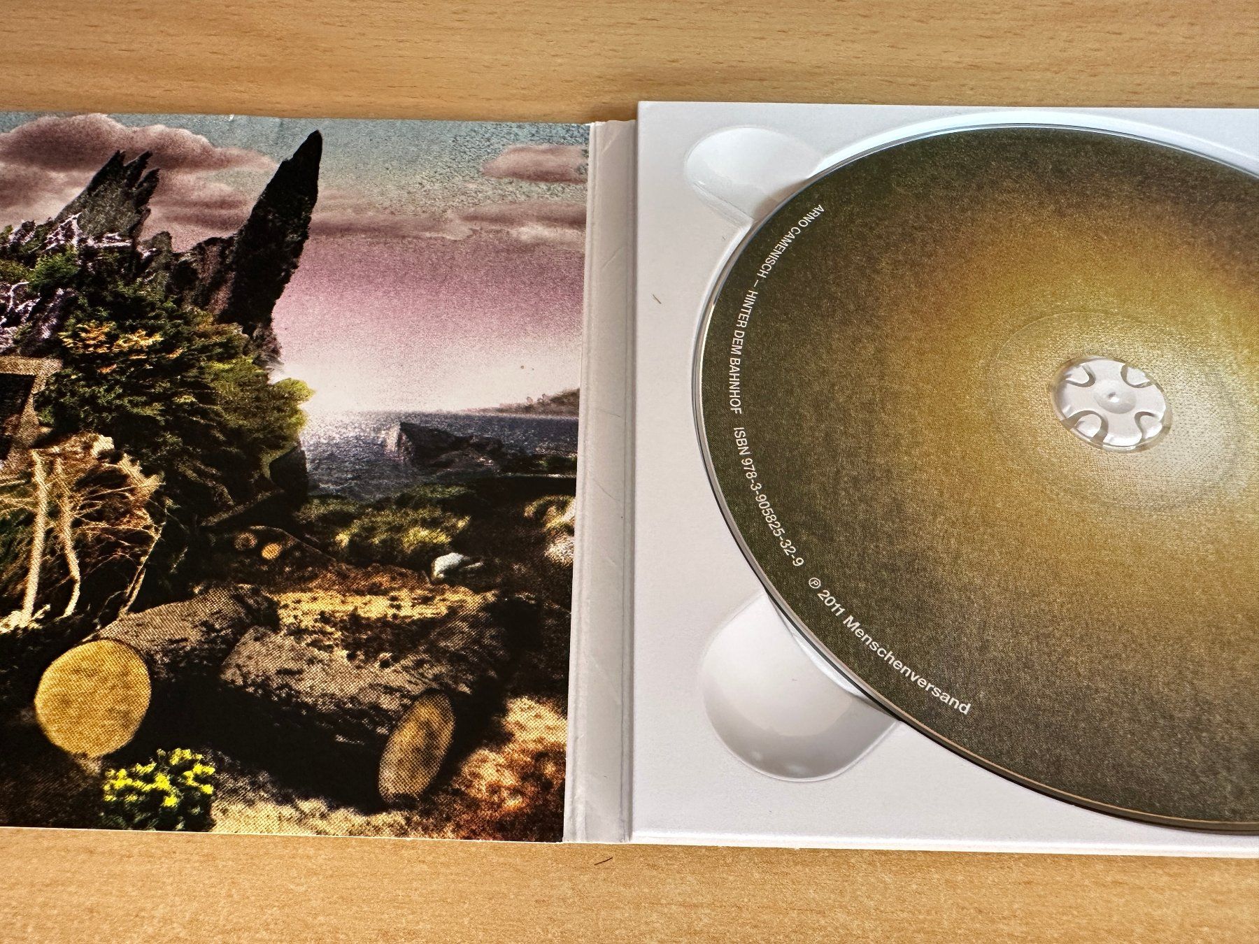 Audiolibri: Arno Camenisch - Hinter Dem Bahnhof - 2 CD – Usato da Rikon im Tösstal venduto da Alpenmutz 2