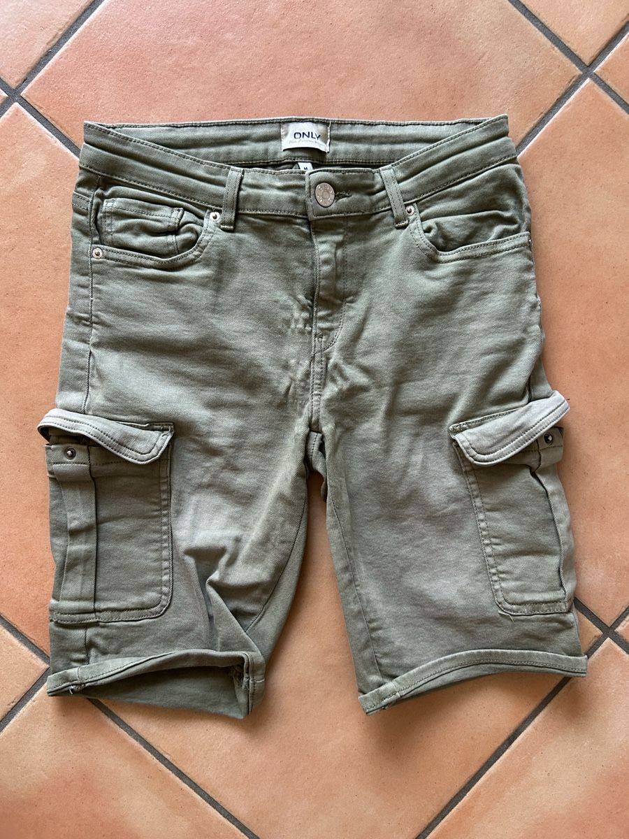 Hosen: Grüne Damen Cargoshorts – Gebraucht aus Hitzkirch von mar_6xlt