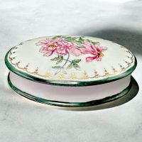 Grand coffret en porcelaine de Limoges peint à la main