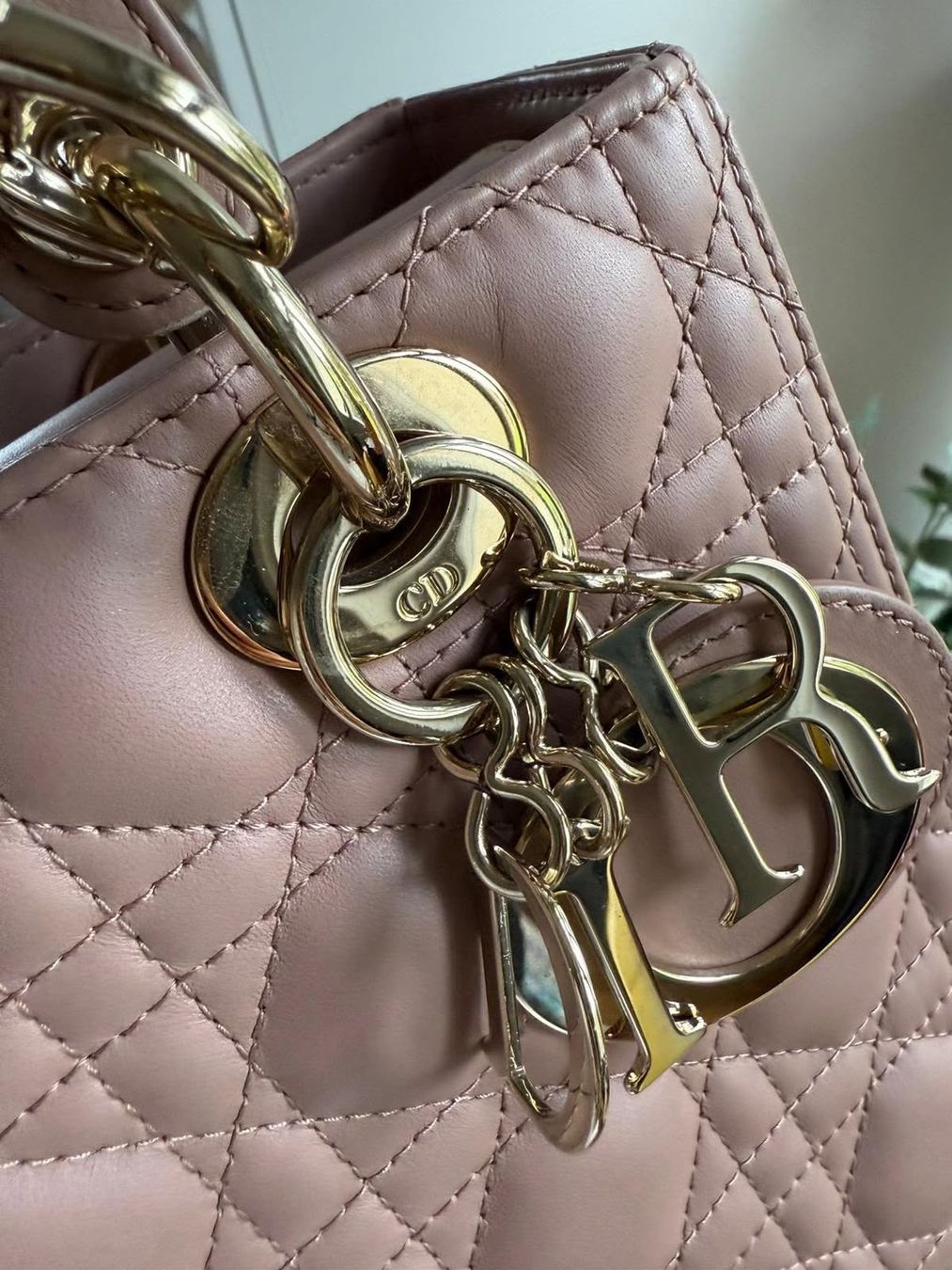 Dior Taschen für Damen: Originale Dior Lady Medium Handtasche – Gebraucht aus Kastanienbaum von swi_8n56 6