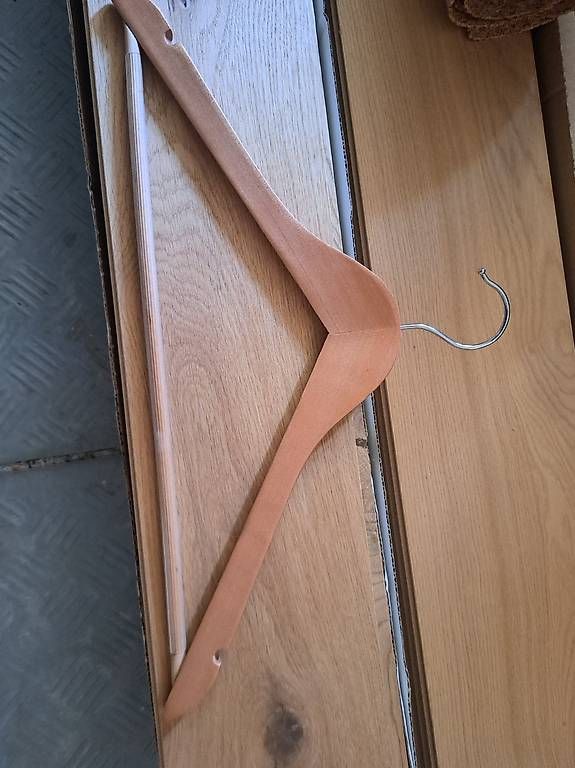 Appendiabiti: Kleiderbügel aus Holz – Usato da Elsau venduto da anzeige 1