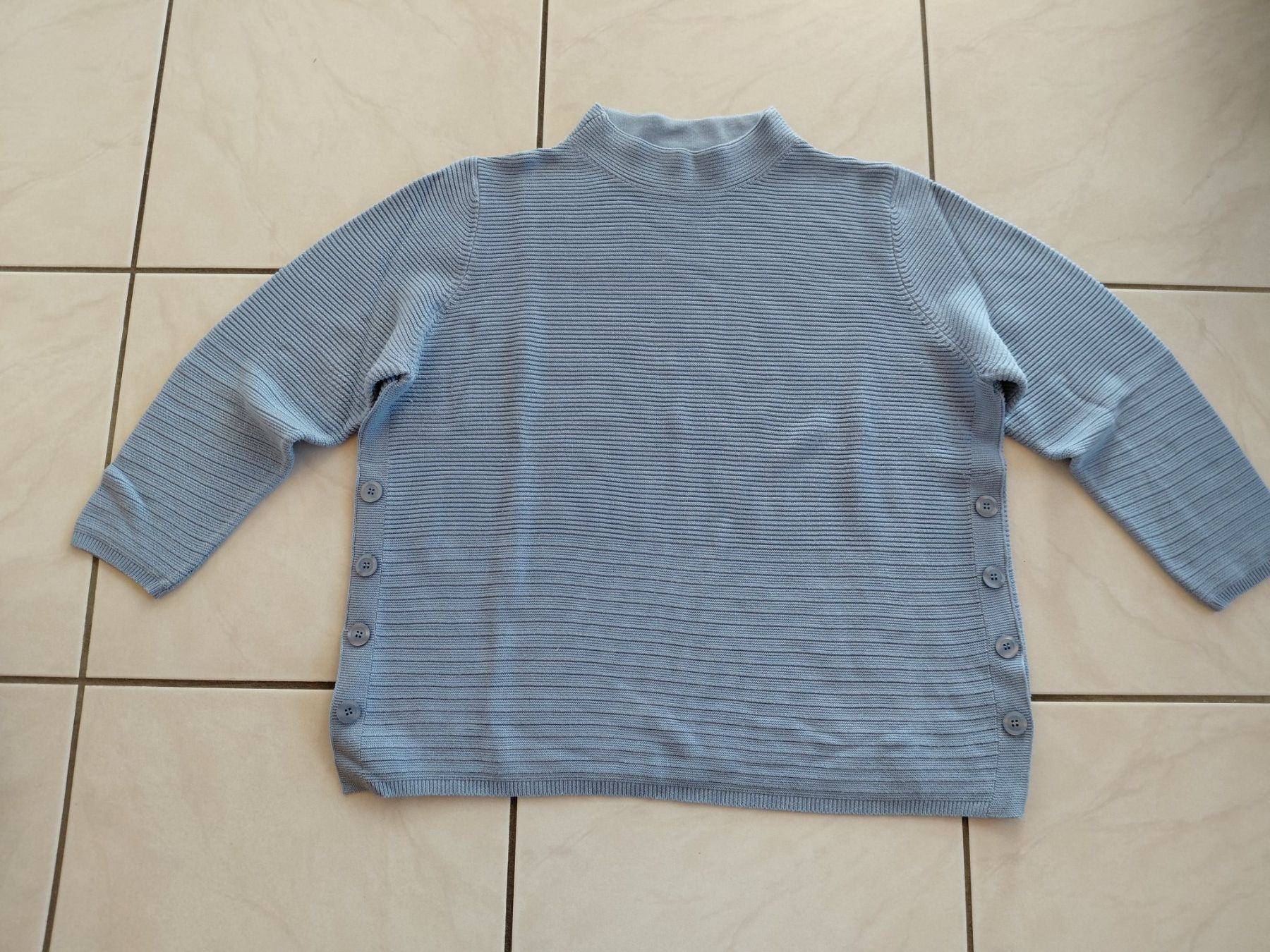 Gerry Weber Maglioni & Felpe: Damen Pullover hellblau gerippt mit Knöpfen seitlich.G:48 – Usato da Winistorf venduto da acreativ4