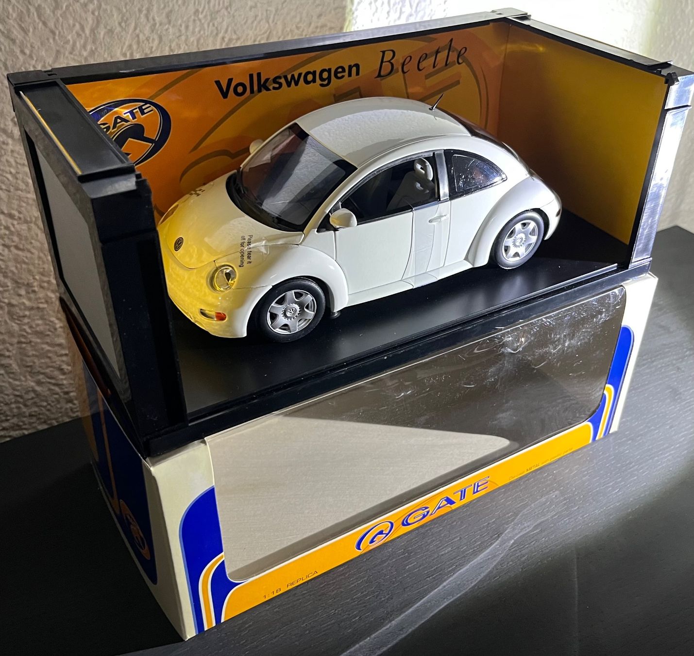Volkswagen Modellini d'auto: VW New Beetle Coupé '98 1:18 – Usato da St-Cergue venduto da ncu_t267 5
