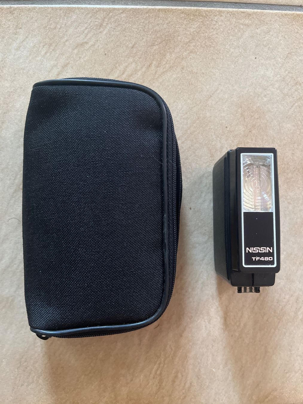 Nissin Flash: NISSIN TF 480 flash avec sacoche non testé – Usato da Vernayaz venduto da Darkfrost