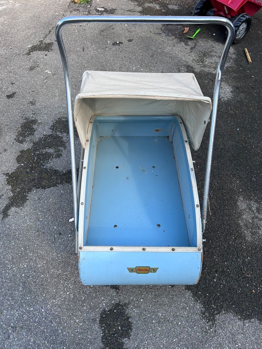 Carrozzine: Poussette ancienne de marque helvetia – Usato da Lausanne 27 venduto da Jeremygigon 1