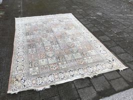 Gebrauchter fein geknüpfter Teppich Farben verblasst