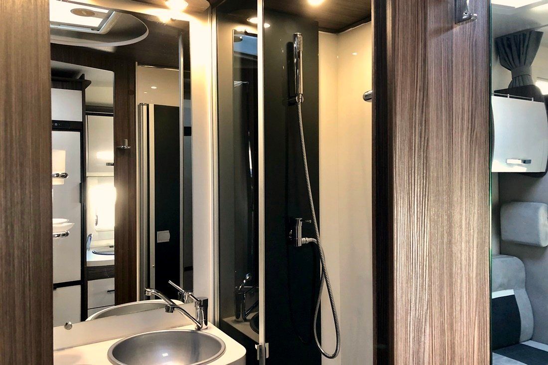 Ford Veicoli da campeggio: Camper mieten - mit Ausrüstung – Nuovo (secondo la descrizione) da Birrwil venduto da Freedomcamper 2