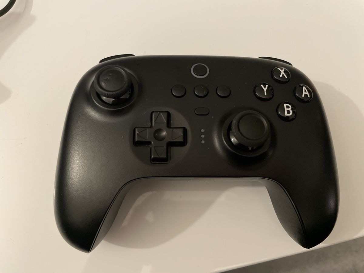 8BitDO Controller: 8BitDo Ultimate Controller mit Ladestation, Schwarz – Usato da Wichtrach venduto da jessy_di