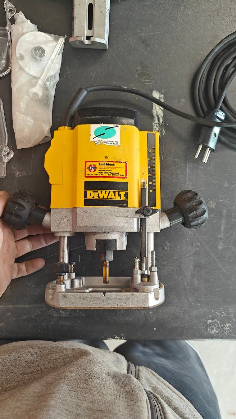 Dewalt Tutti gli attrezzi: Dewalt Oberfräse DW614 – Usato da Waldkirch venduto da Jerom77 2