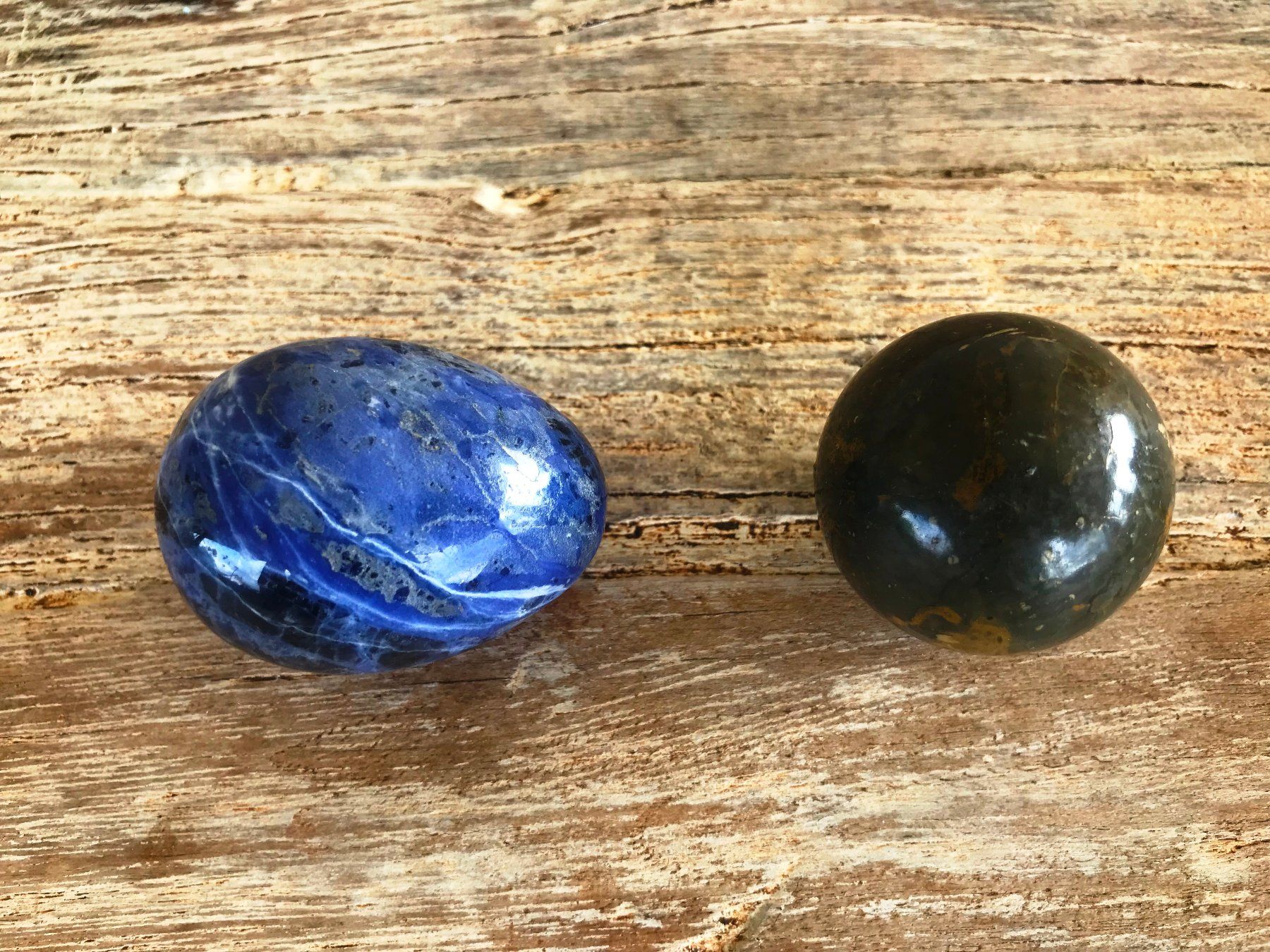 Mineralien & Heilsteine: Steinei und Steinkugel Blauer Stein & Grün – Gebraucht aus Arisdorf von Liquidus 2