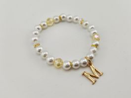 Damenarmband Perlen mit Buchstaben Charm "M" Weiss und Gold