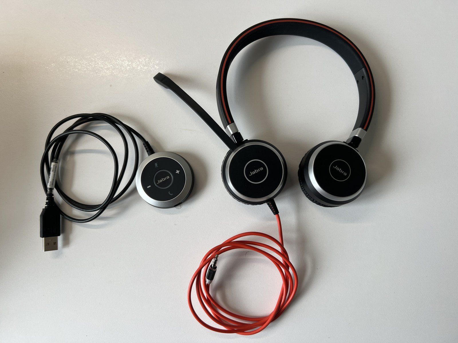 Jabra Cuffie: Jabra Evolve 40 UC Stereo USB-Headset mit Tasche – Usato da Zürich venduto da Kollege7 2