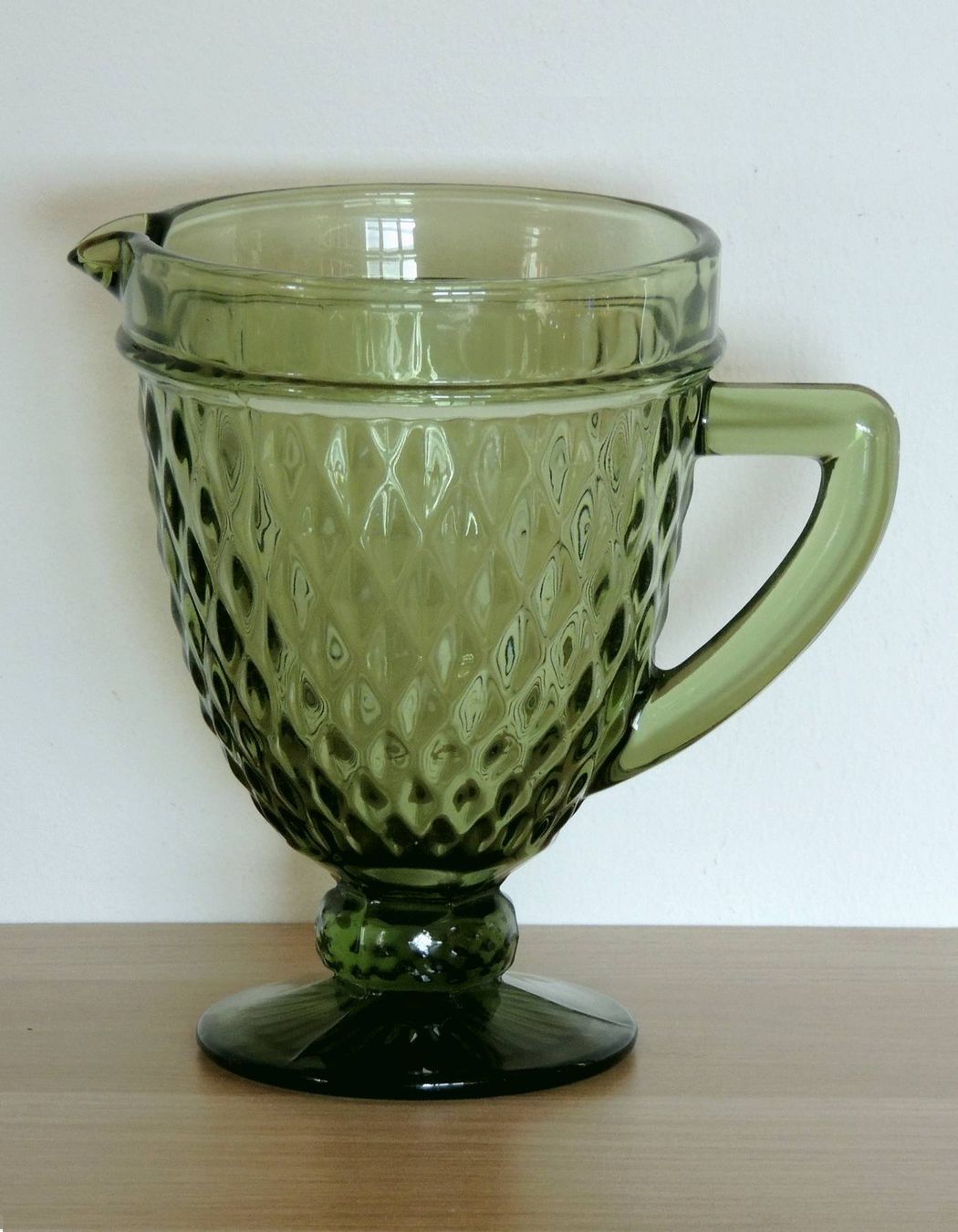 Caraffe: Pichet ananas en verre pressé vert, 1 litre – Usato da La Chaux-de-Fonds venduto da ben2300 2