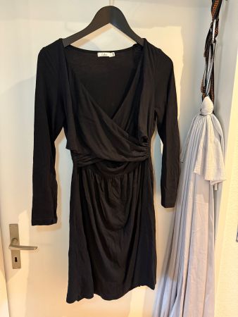 Schwarzes Umstands-/Stillkleid 38/40 – günstig abzugeben