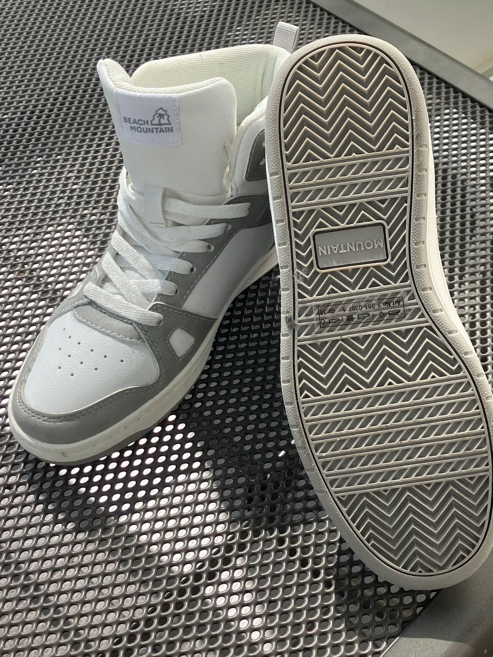 Scarpe per ragazze: Schuhe Gr 38 zuverkaufen – Usato da Schönenwerd venduto da JUJANILE 1