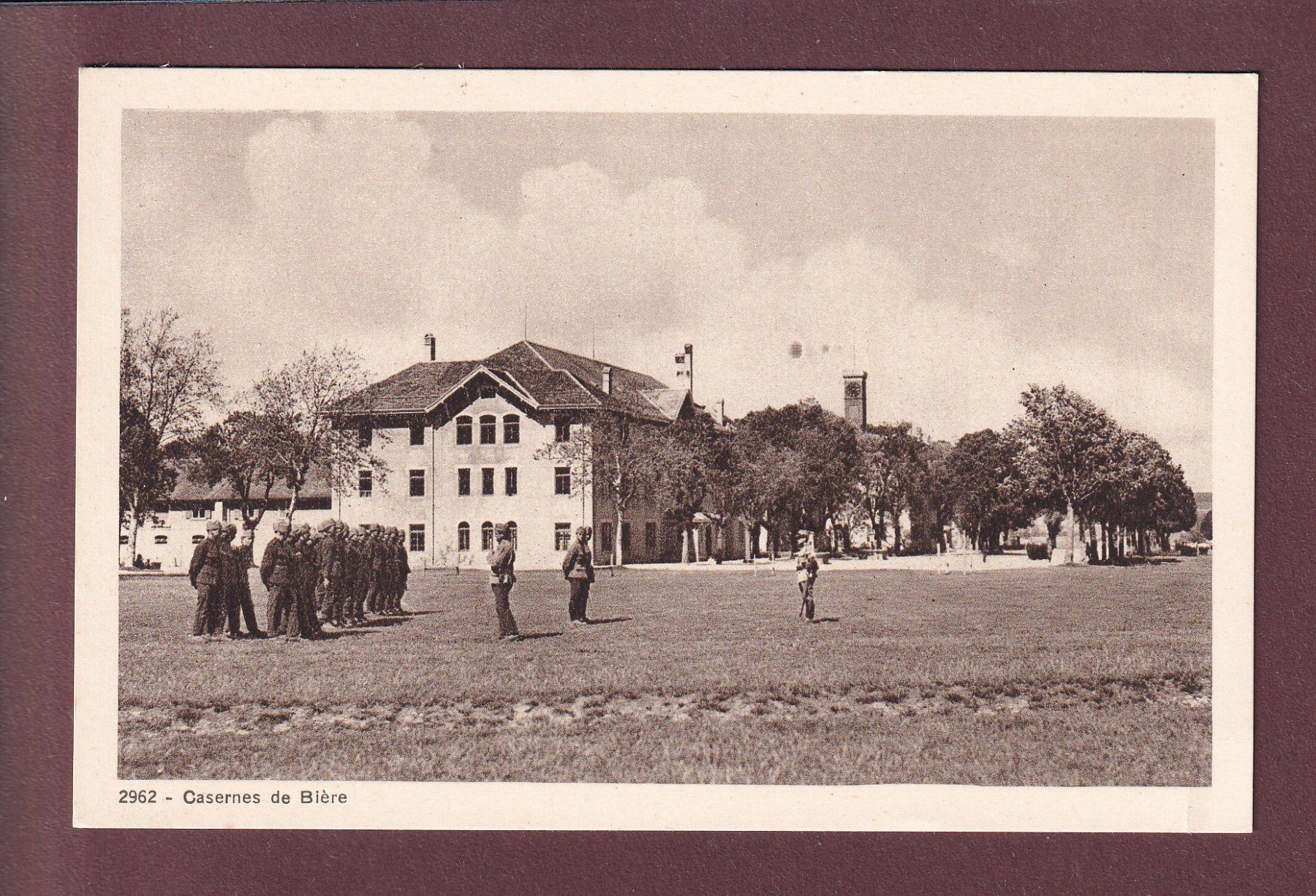 Cartoline postali: BIERE - Casernes - Rassemblement – Usato da Pully venduto da nicecards