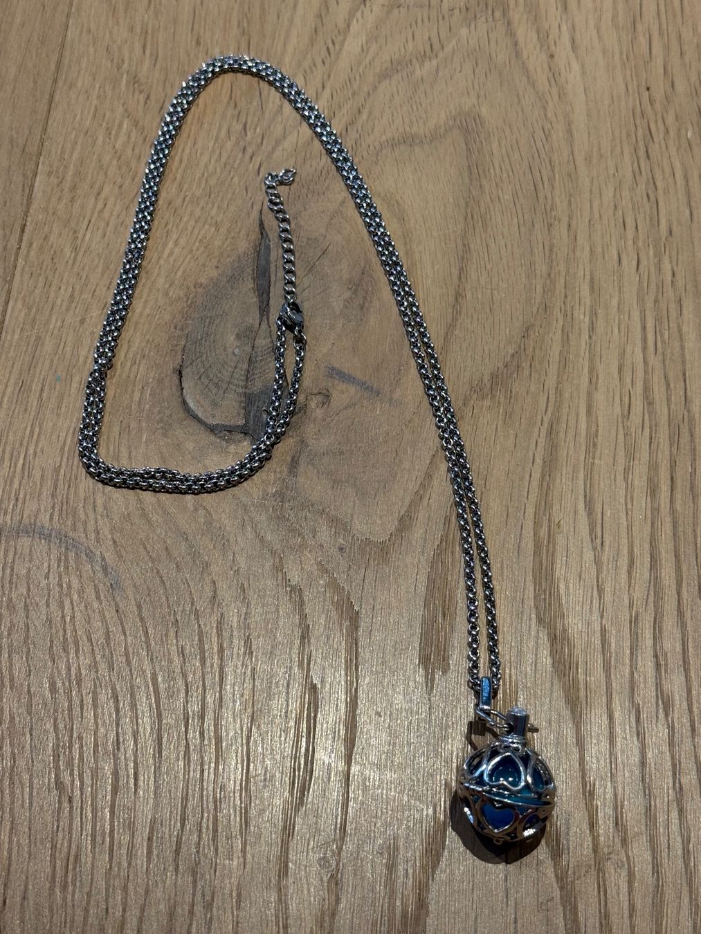 Catenine: Schwangerschafts-Kette mit blauer Kugel – Usato da Emmetten venduto da coluna_6376