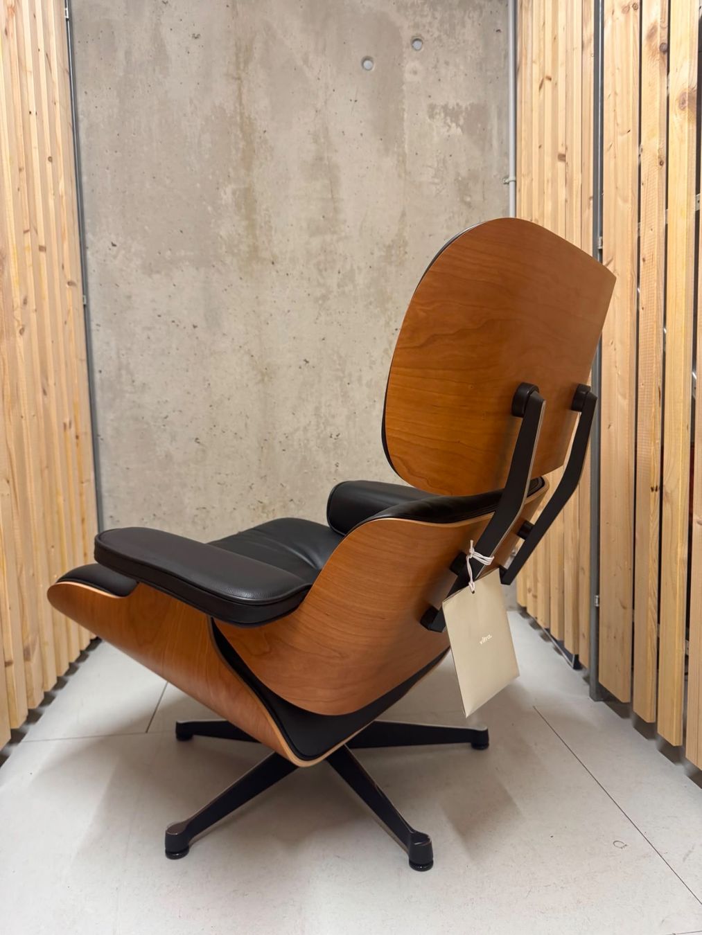 Vitra Poltrone: Vitra Lounge chair&ottoman – Usato da Basel venduto da iinnaa 2