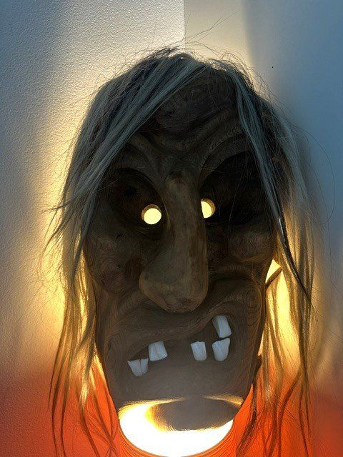 Maschere: +  sChaUerLicHe HoLzmaSke + – Usato da Winkel venduto da zeho 1
