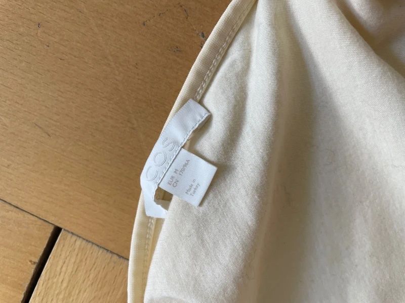 Cos Tops: COS One-Shoulder Top weiss Grösse M – Gebraucht aus Zürich von ber_r6vw 1
